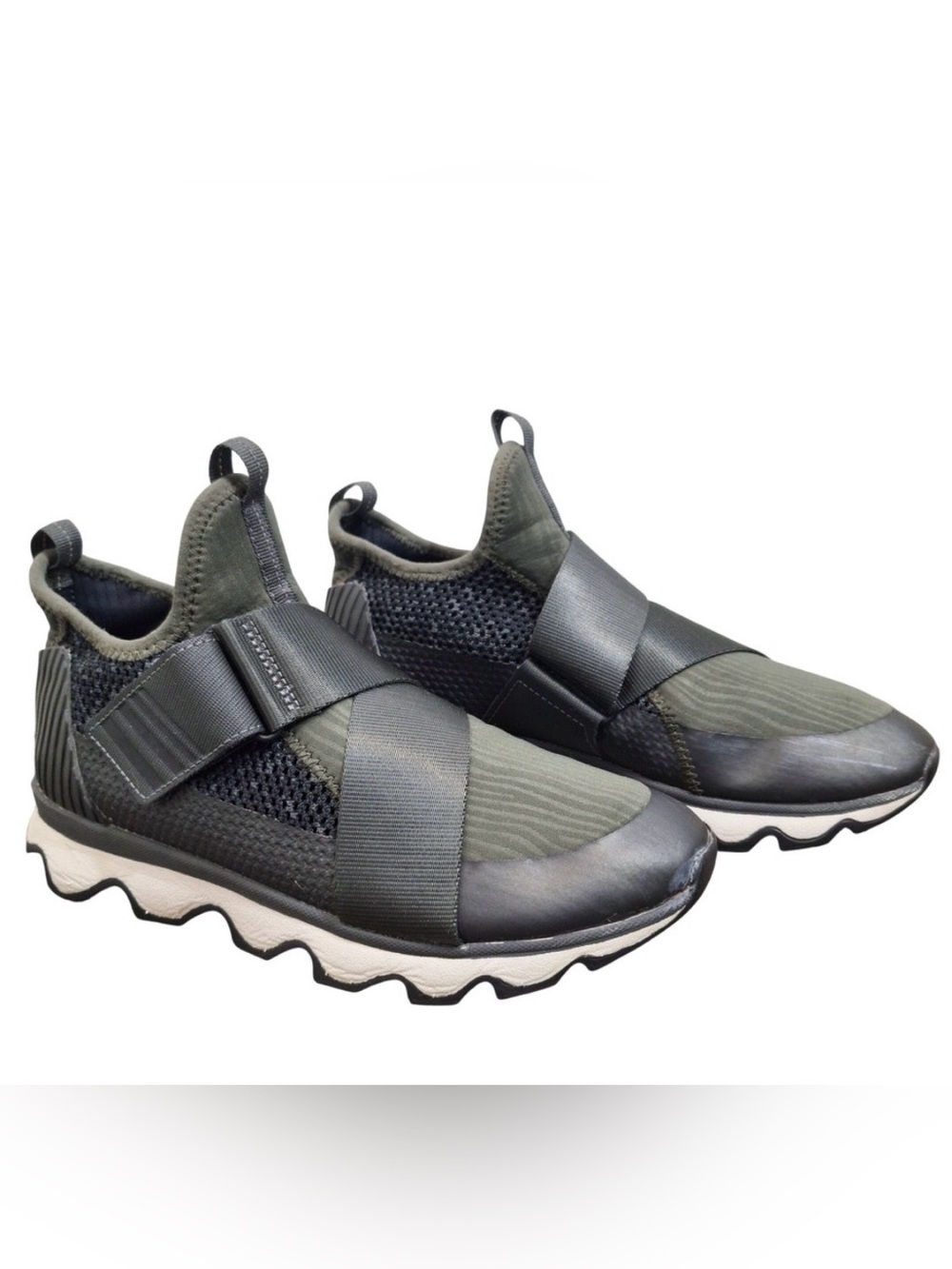 Sorel Kinetic Sneak olive green Slip On
Sneakers 7.5 gym workout walking